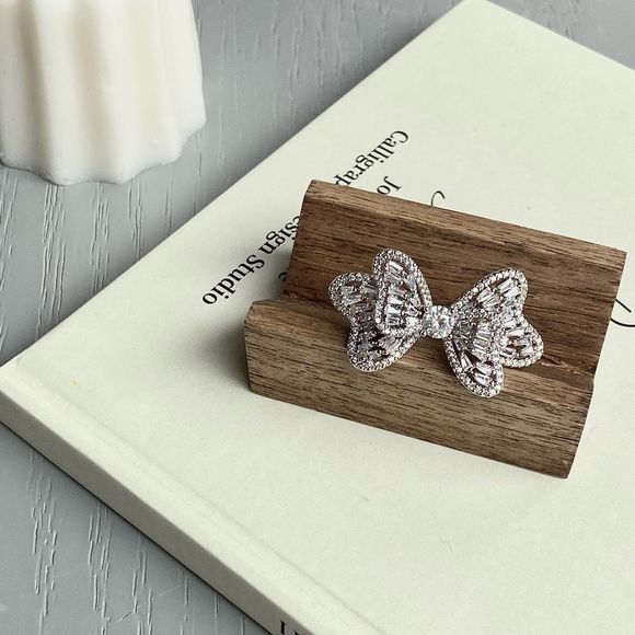 Jewelry - White Gold Plated Gorgeous Butterfly Statement Ring